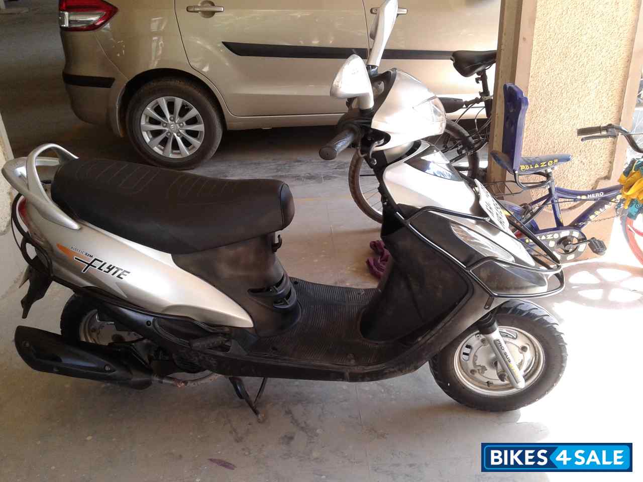 Silver Kinetic Flyte