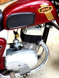 Red Ideal Jawa Yezdi CL II