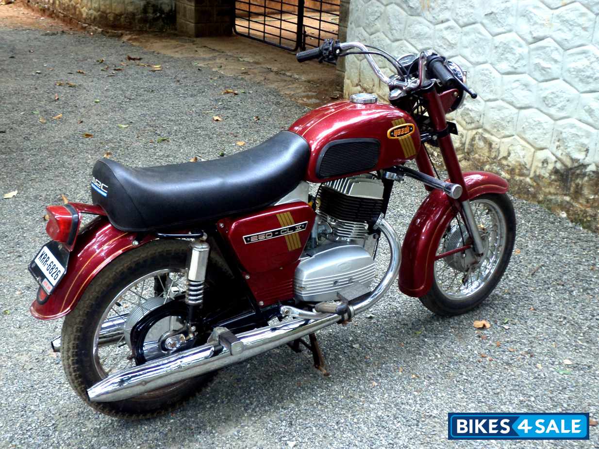 Red Ideal Jawa Yezdi CL II