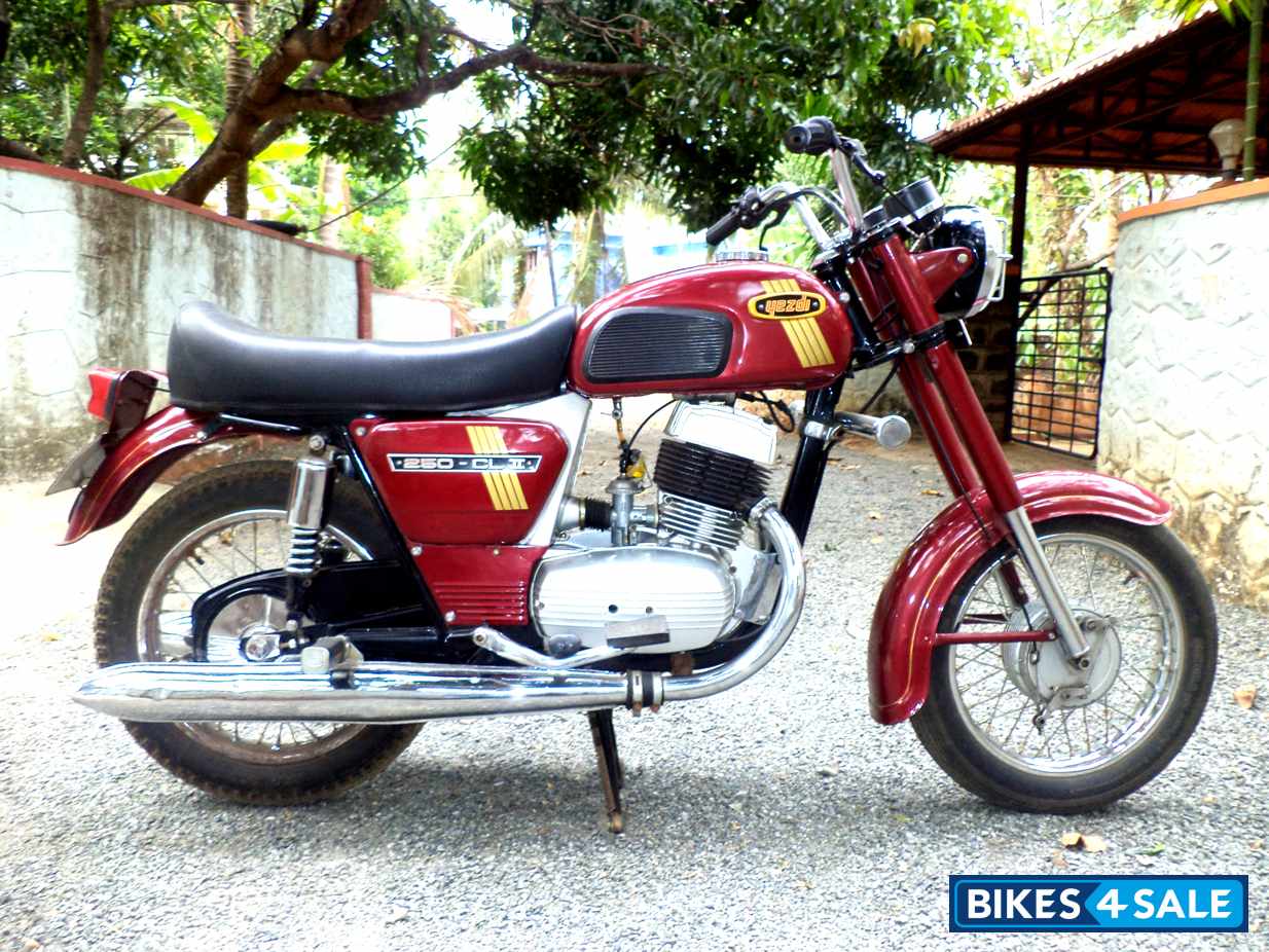 Red Ideal Jawa Yezdi CL II