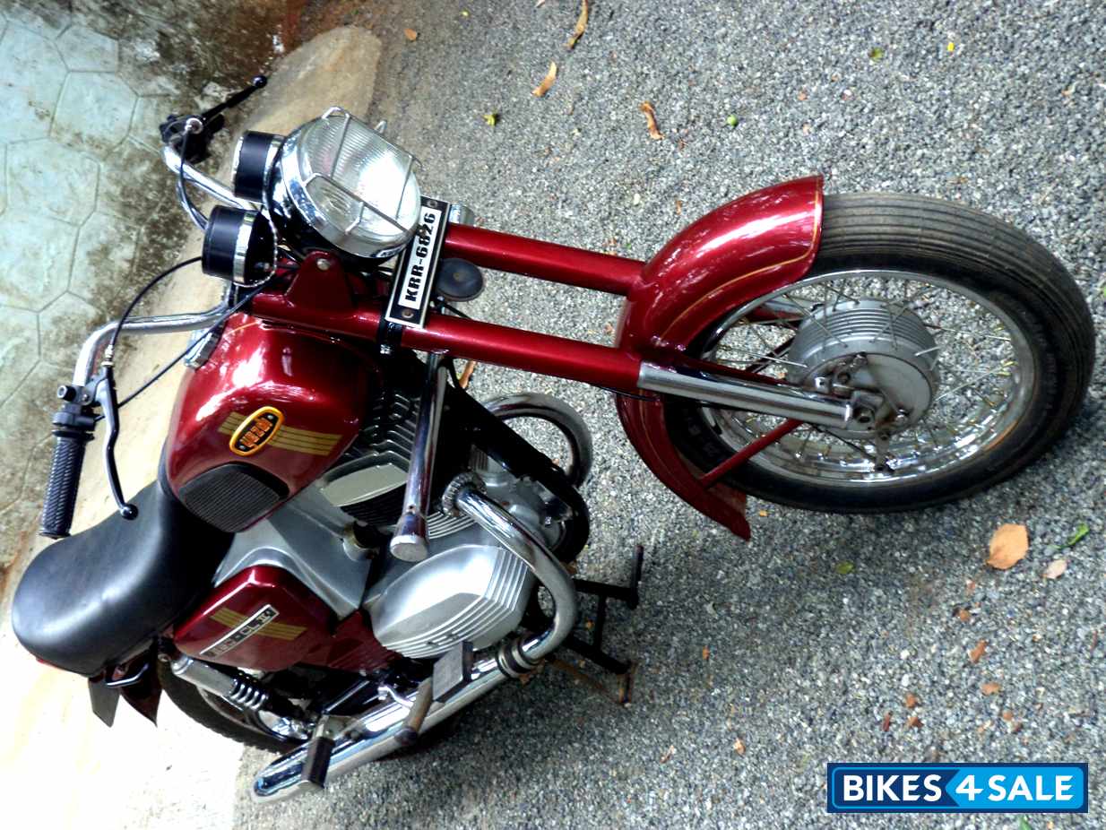 Red Ideal Jawa Yezdi CL II