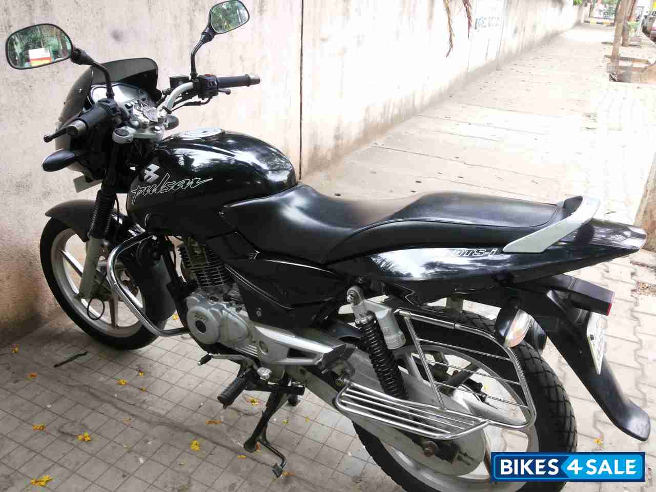 Black Bajaj Pulsar 150 DTSi