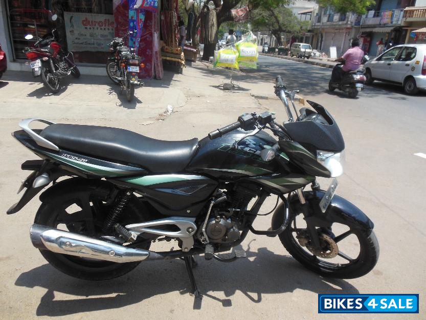 Black Bajaj XCD 135 DTS-Si