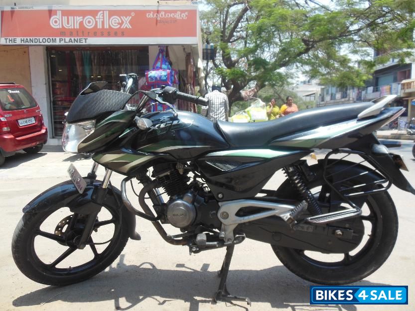Black Bajaj XCD 135 DTS-Si