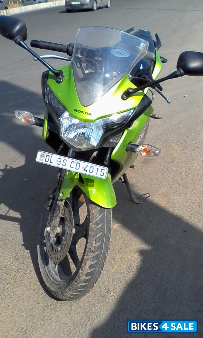 Black Honda CBR 150R Black Honda CBR 150R