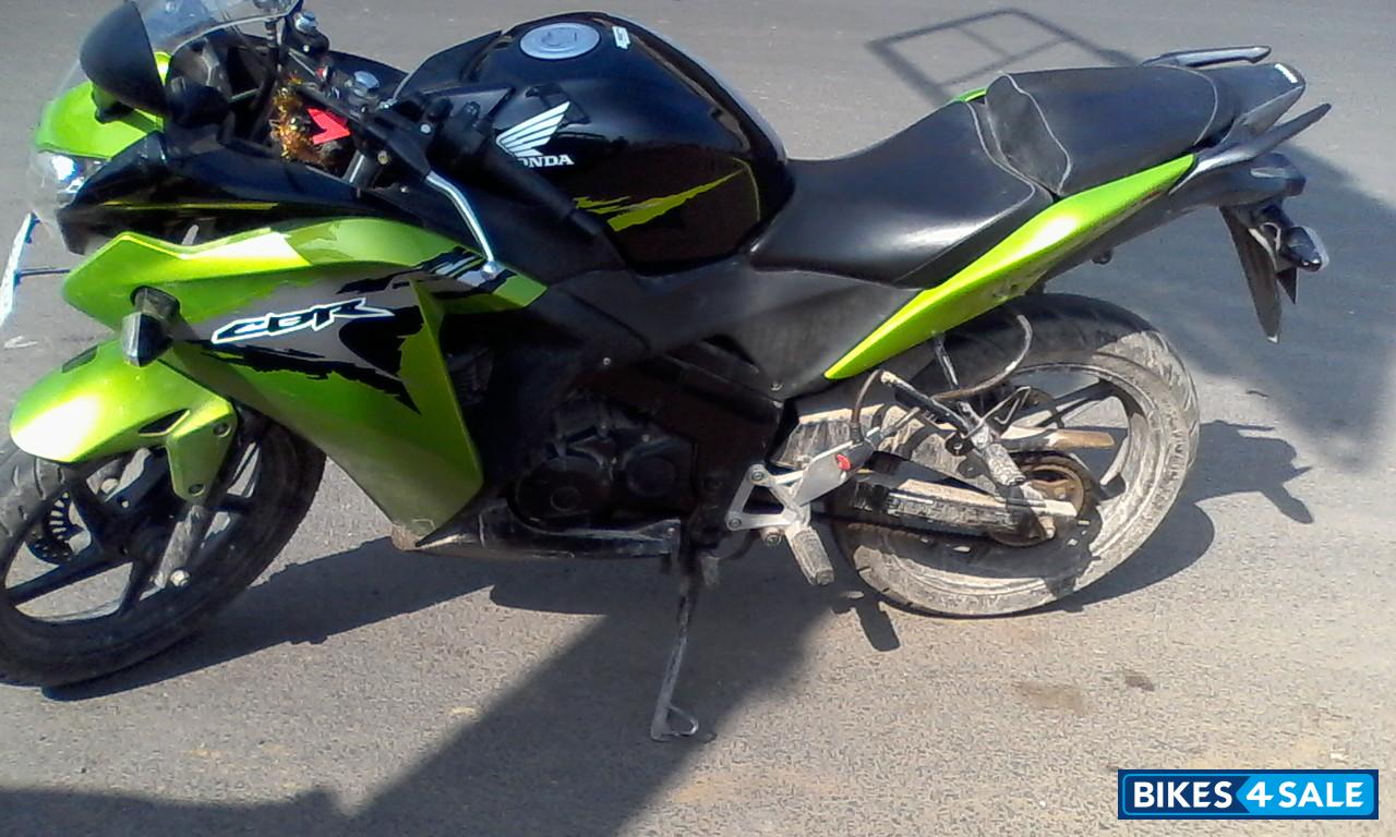 Black Honda CBR 150R Black Honda CBR 150R