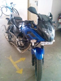 Blue Bajaj Pulsar 220 DTSi