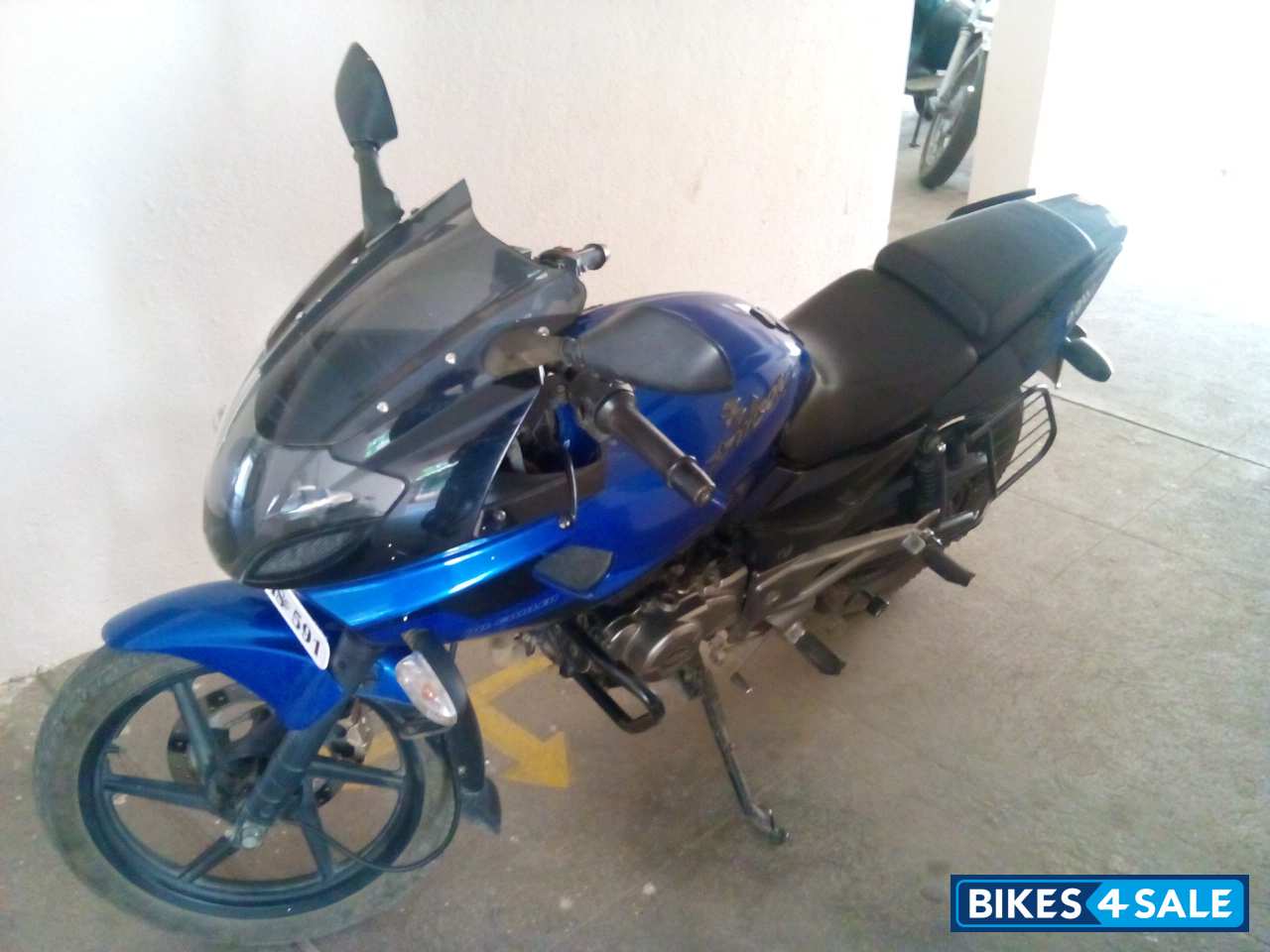 Blue Bajaj Pulsar 220 DTSi Blue Bajaj Pulsar 220 DTSi
