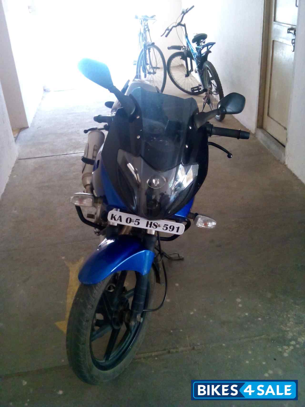 Blue Bajaj Pulsar 220 DTSi Blue Bajaj Pulsar 220 DTSi