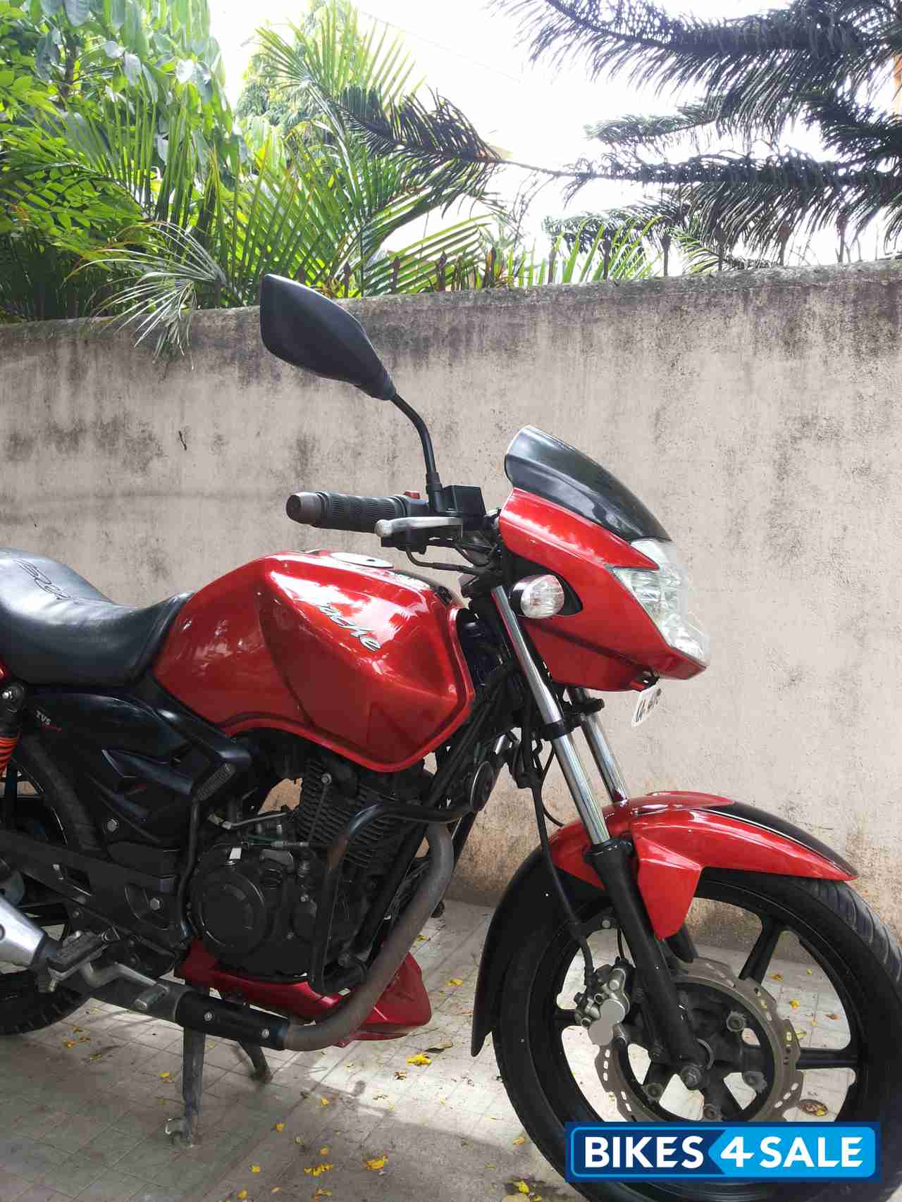 Red TVS Apache RTR 160