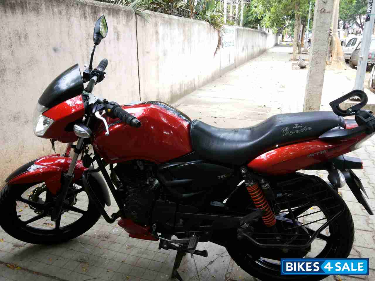 Red TVS Apache RTR 160