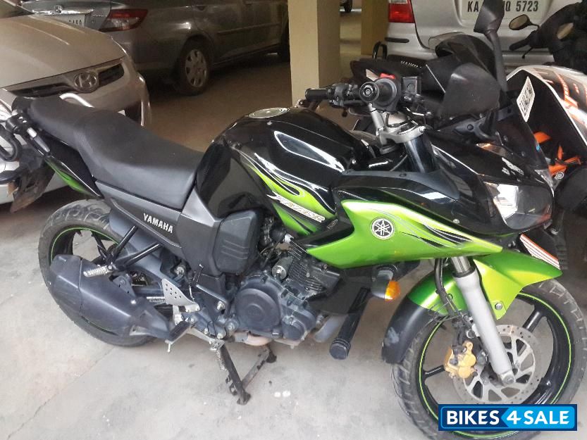 Green Black Yamaha Fazer