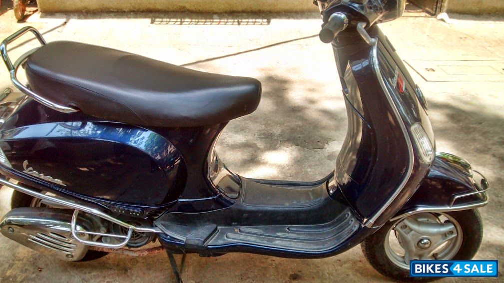 Blue Vespa LX 125
