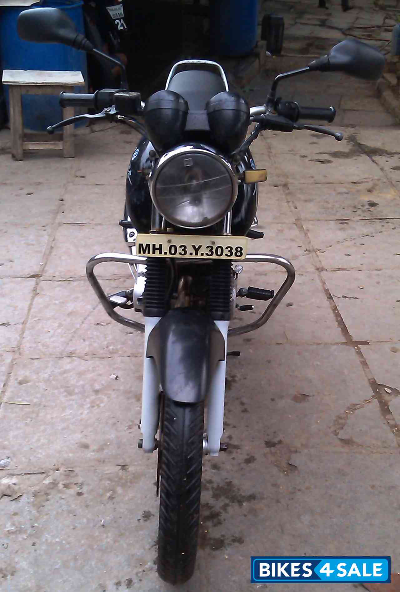 Black Bajaj Pulsar 150 Round Headlight