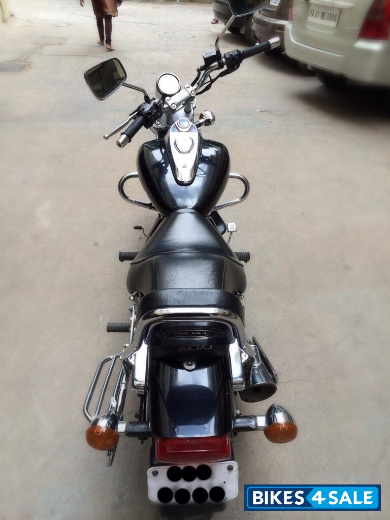 Black Bajaj Avenger 220 DTS-i