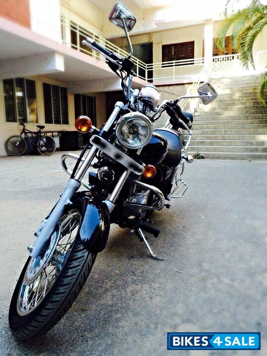 Black Bajaj Avenger 220 DTS-i