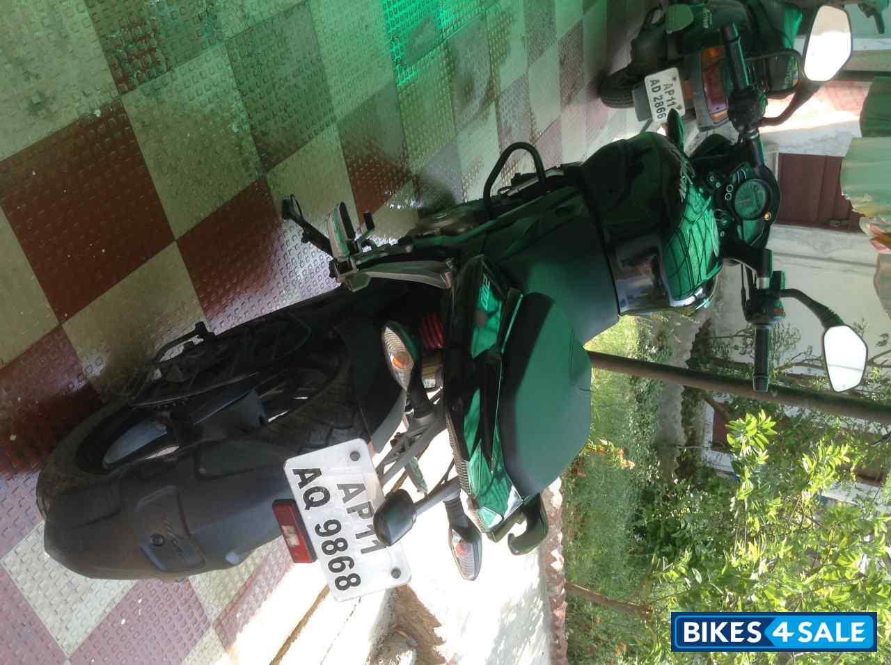 Black Bajaj Pulsar 200 NS