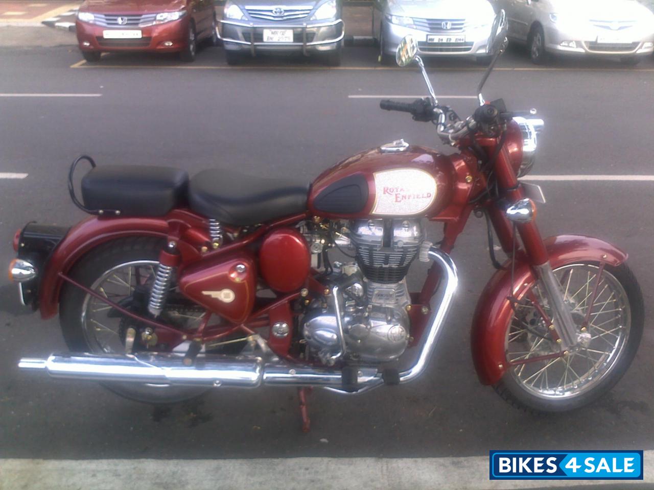 Maroon Royal Enfield Classic 500 Maroon Royal Enfield Classic 500