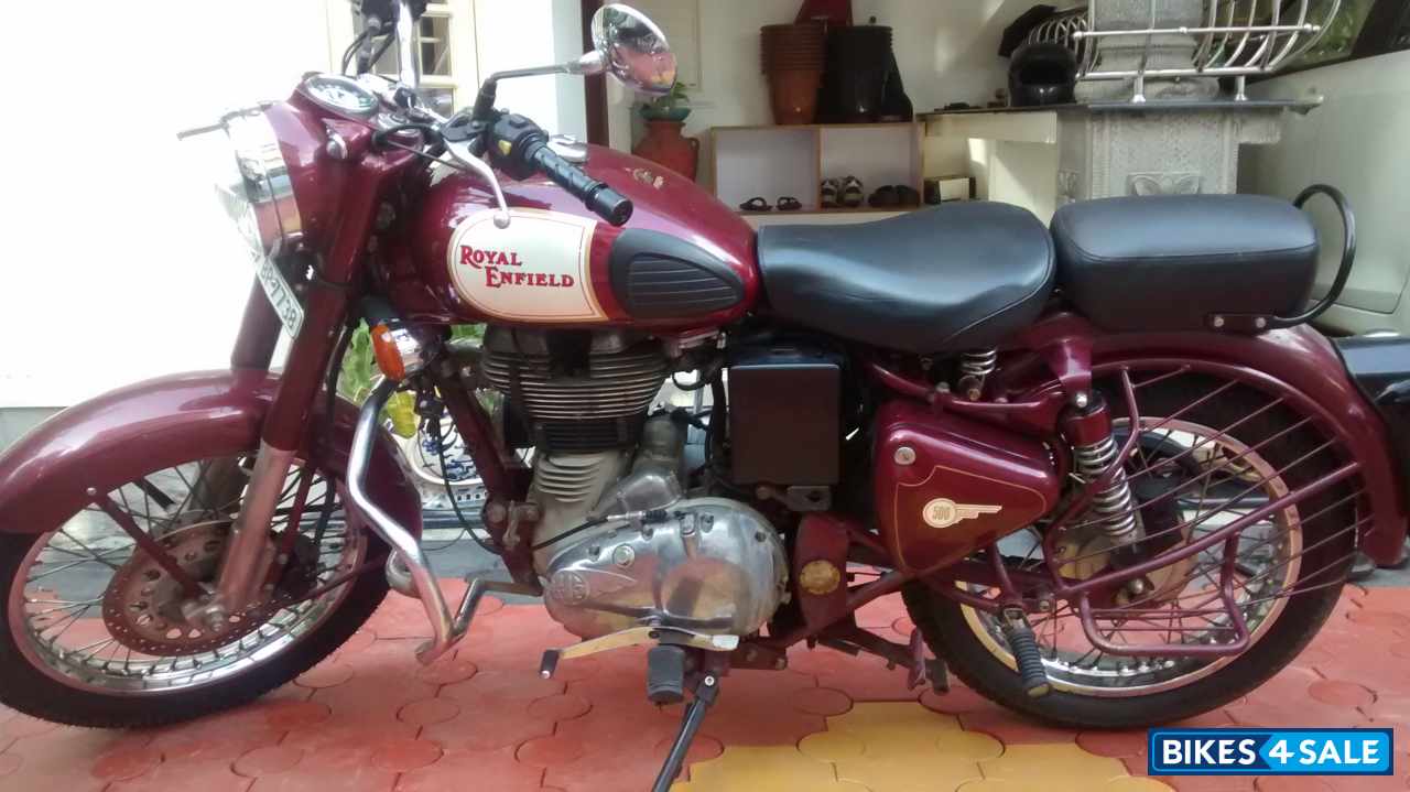 Maroon Royal Enfield Classic 500