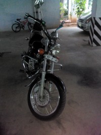 Black Bajaj Avenger 220 DTS-i