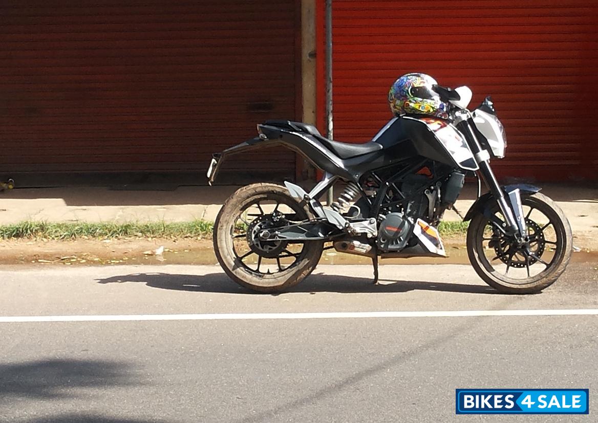 White And Black KTM Duke 200