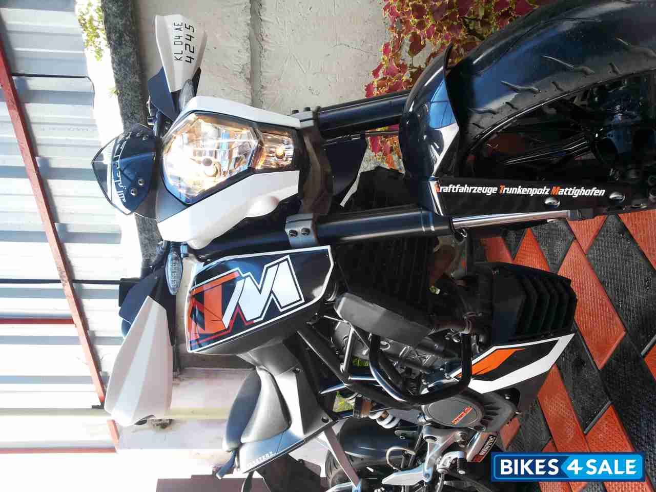 White And Black KTM Duke 200 White And Black KTM Duke 200