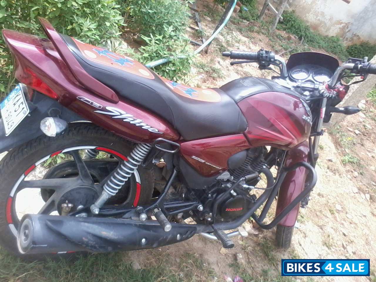 honda shine maroon colour bike