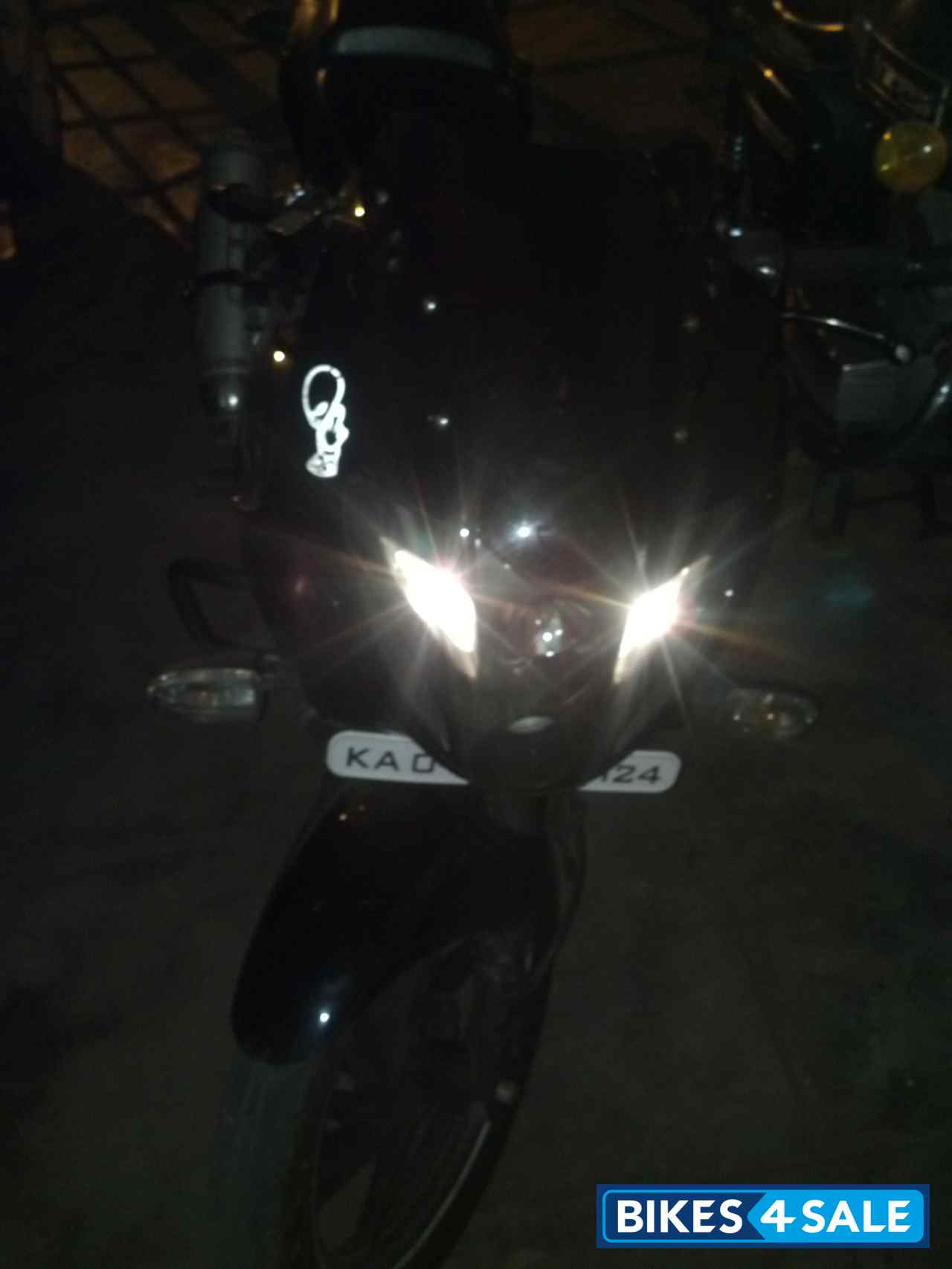 Black Bajaj Pulsar 220 DTSi Black Bajaj Pulsar 220 DTSi