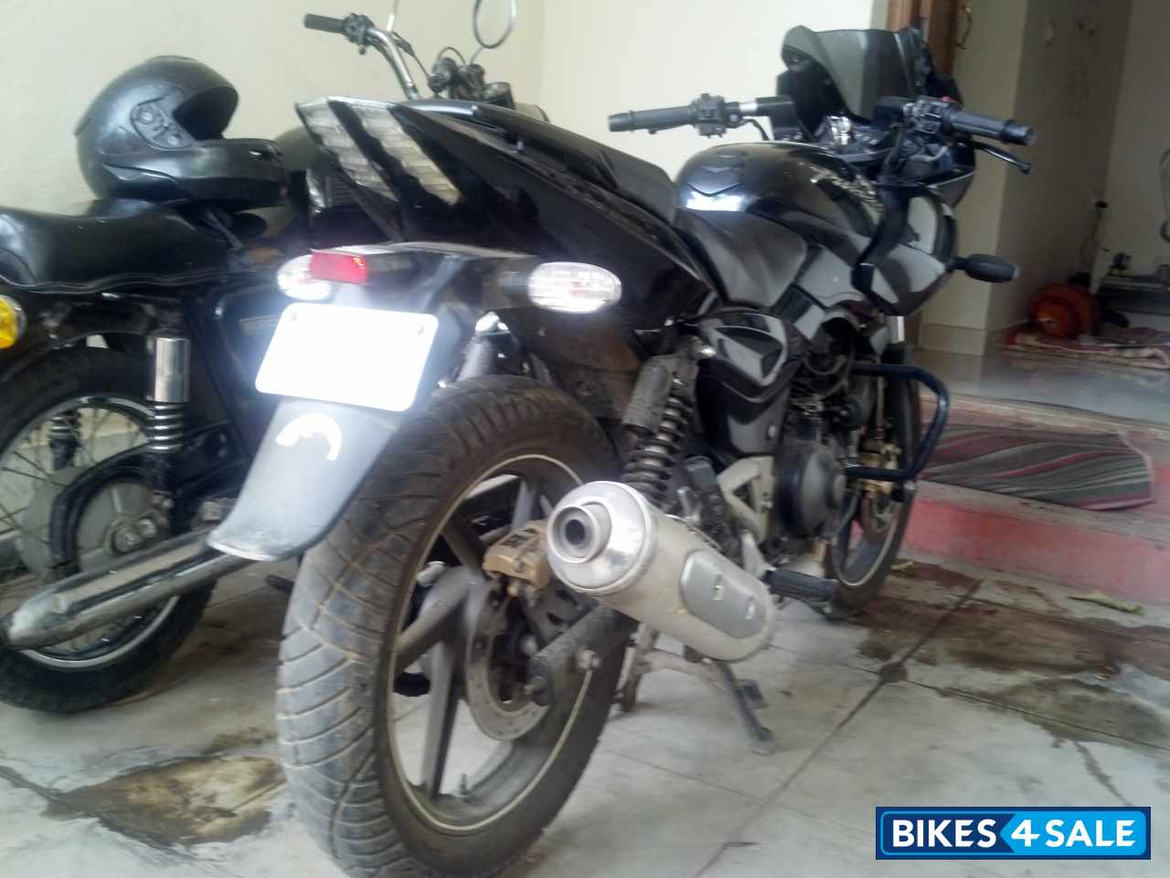 Black Bajaj Pulsar 220 DTSi Black Bajaj Pulsar 220 DTSi