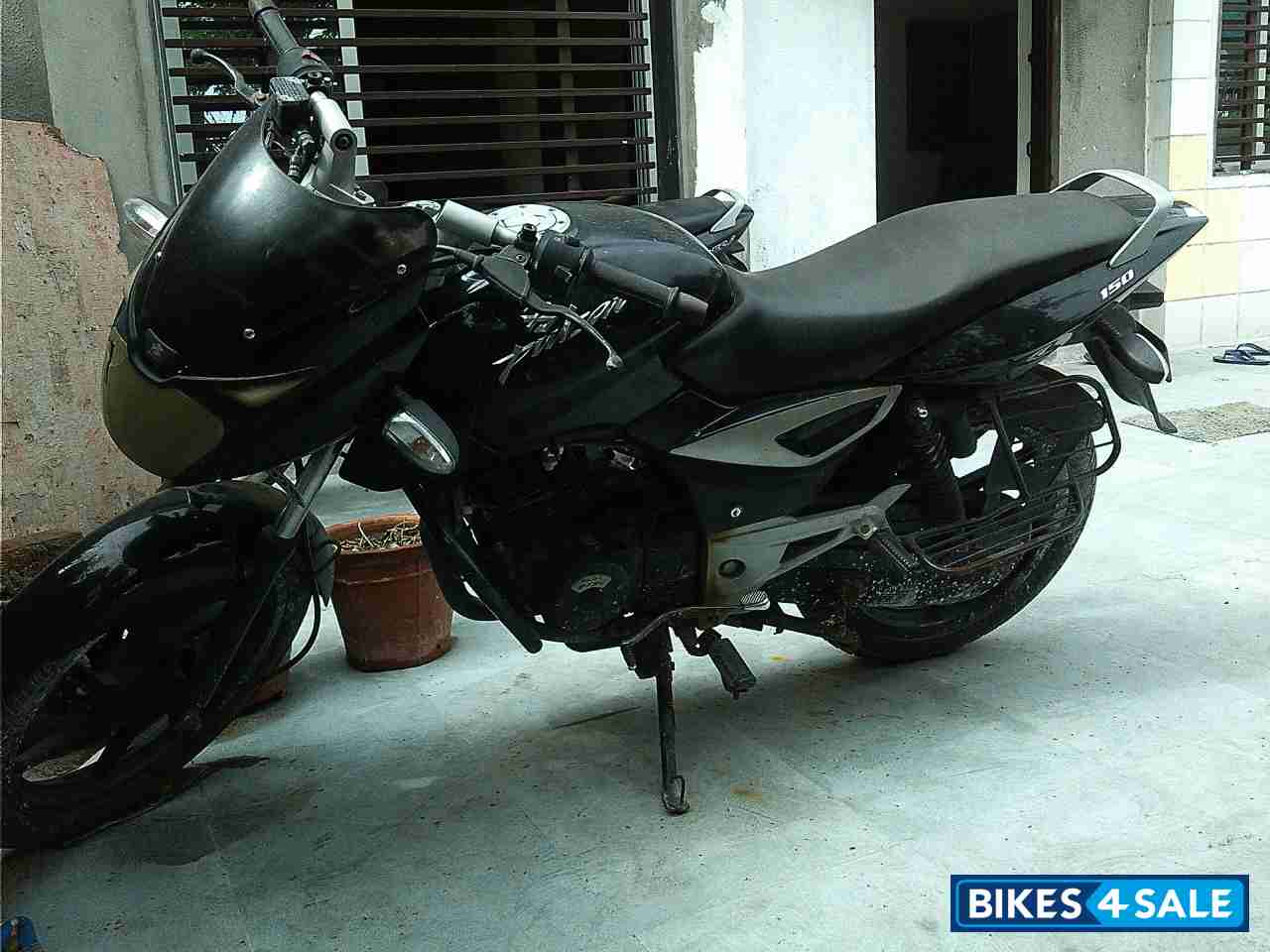 Black Bajaj Pulsar 150 DTSi