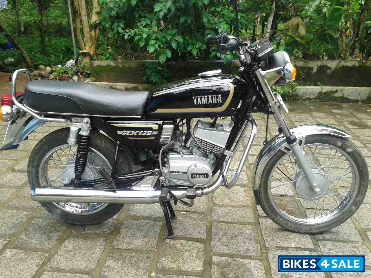 Black Yamaha RX 135