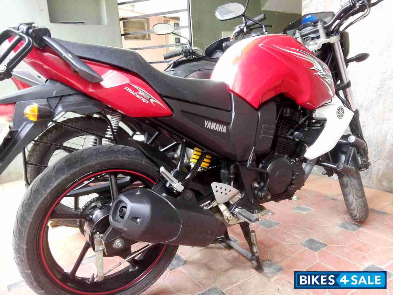 Red And White Yamaha FZ-S