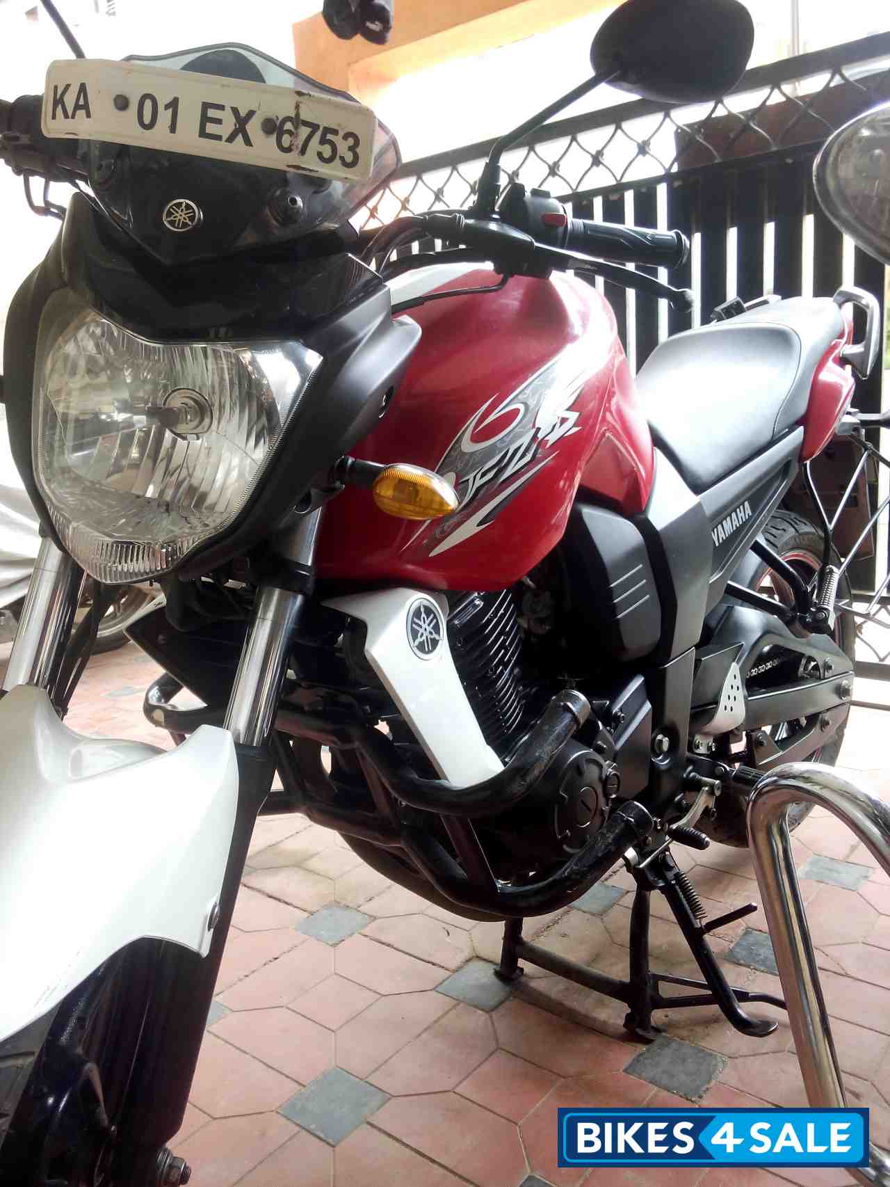 Red And White Yamaha FZ-S