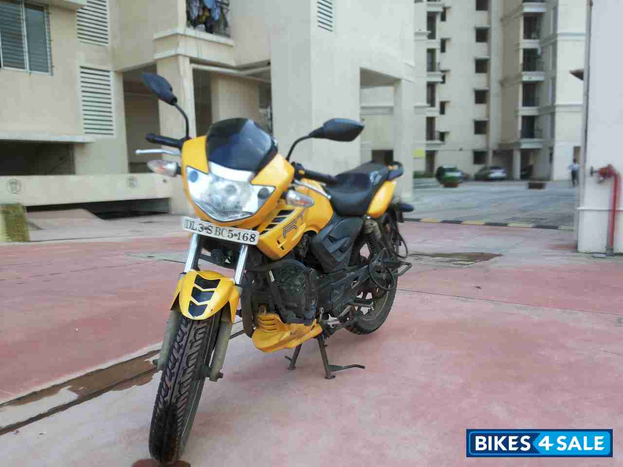 Yellow TVS Apache RTR 180