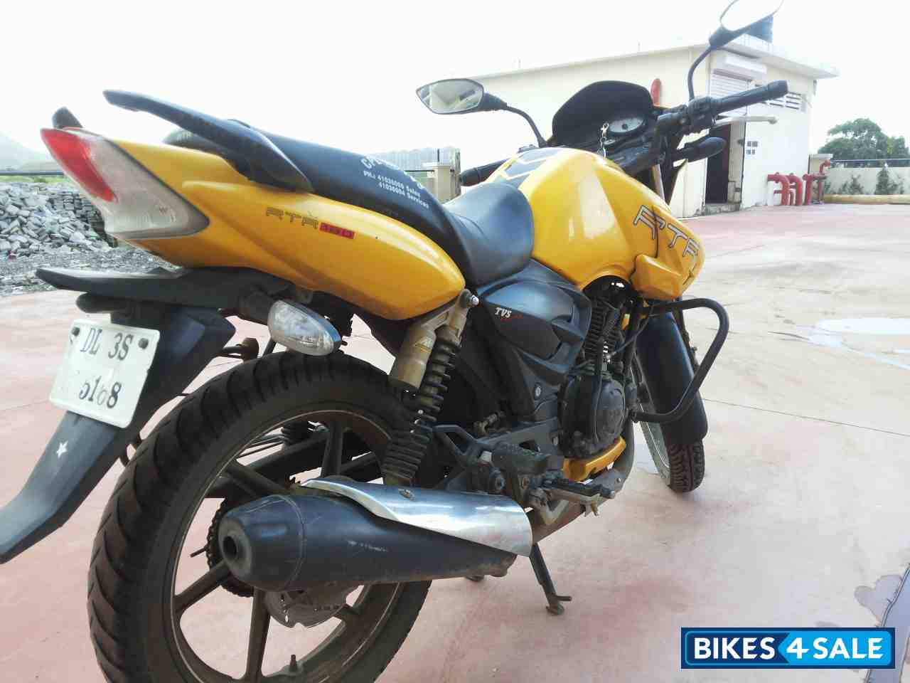 Yellow TVS Apache RTR 180