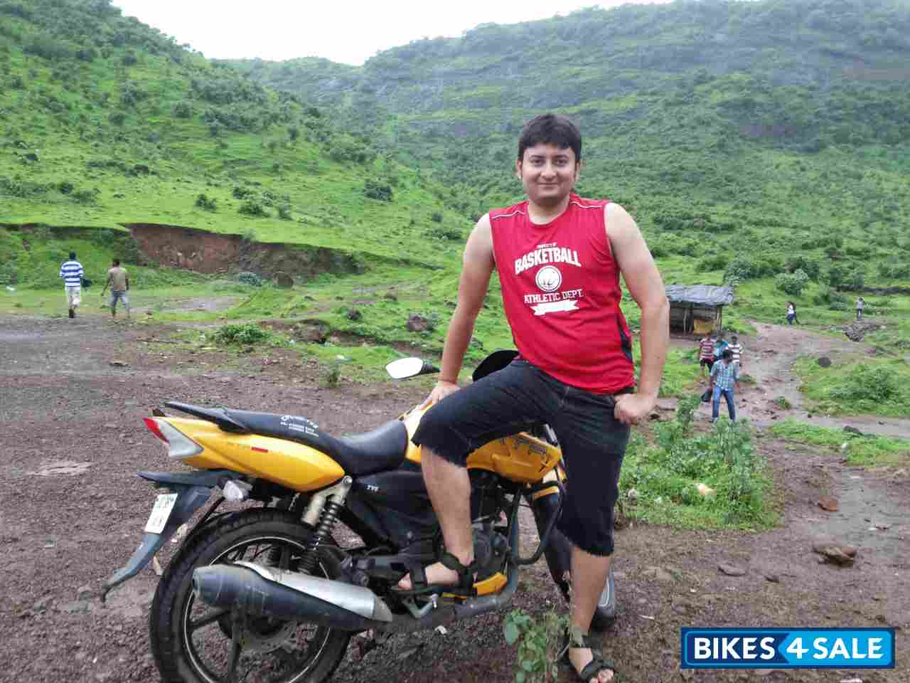 Yellow TVS Apache RTR 180