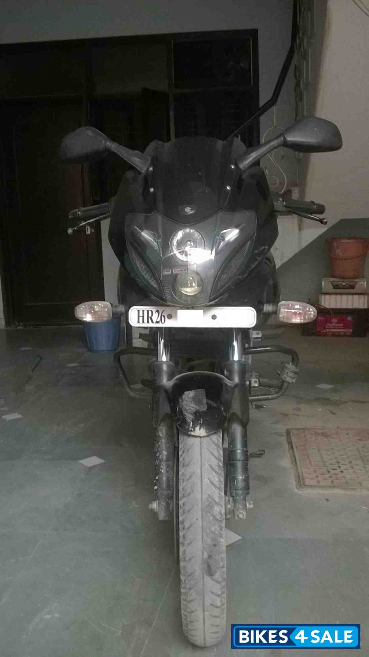 Black Bajaj Pulsar 220 DTSi