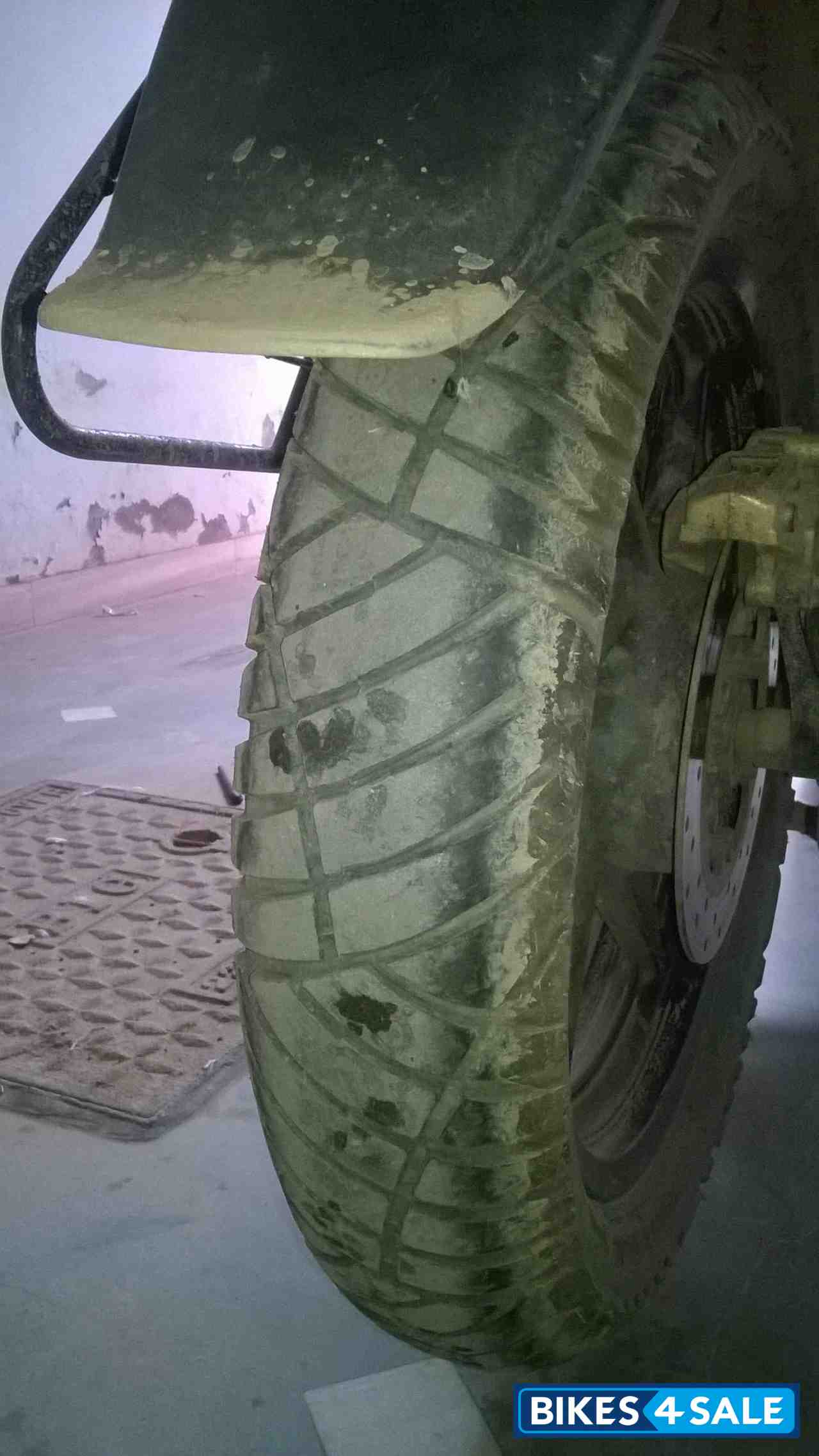 Black Bajaj Pulsar 220 DTSi