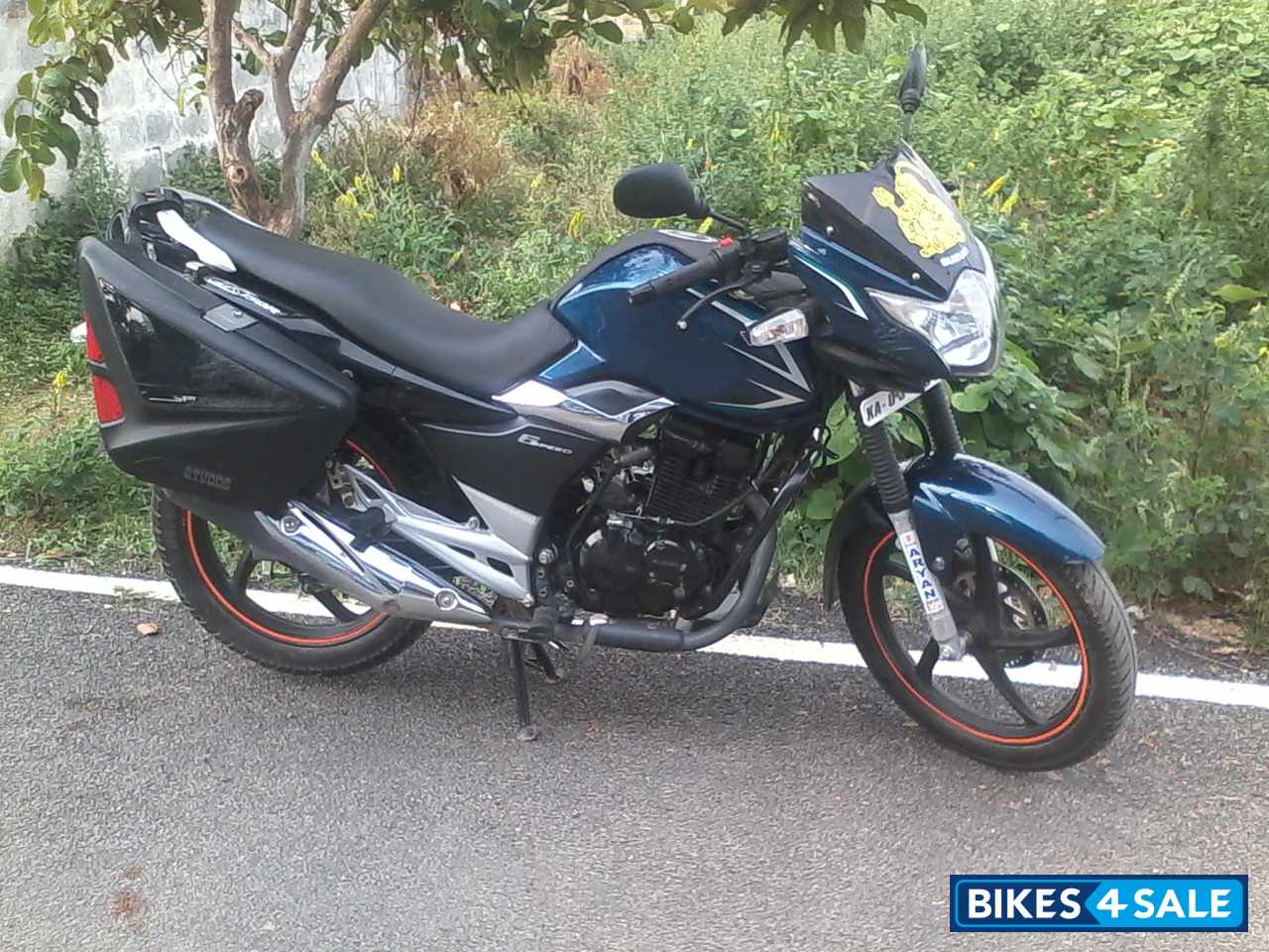 Blue Suzuki GS 150R