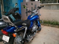Blue Bajaj Avenger 220 DTS-i