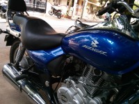 Blue Bajaj Avenger 220 DTS-i