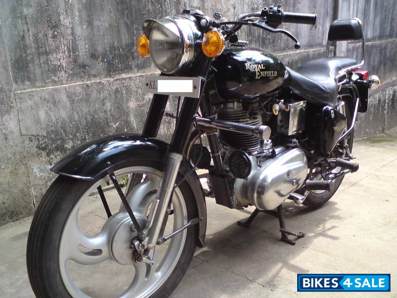 Black Royal Enfield Bullet Standard 350