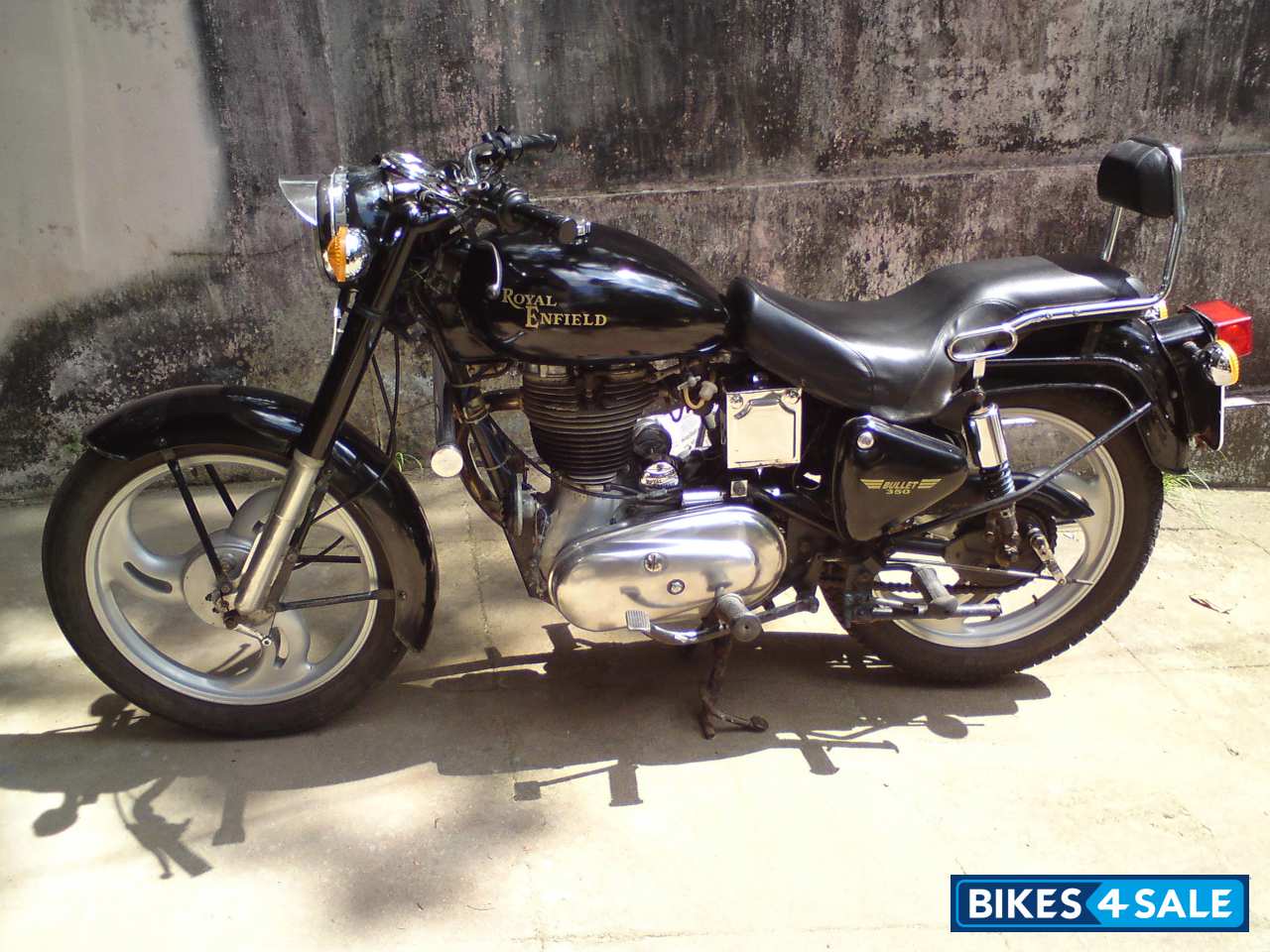 Black Royal Enfield Bullet Standard 350