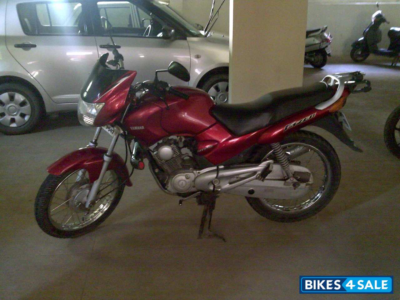 Red Yamaha Fazer 125