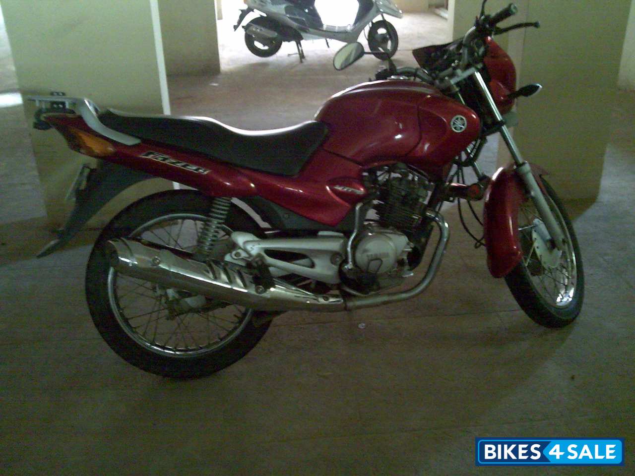 Red Yamaha Fazer 125