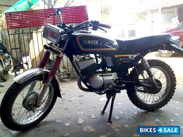 Black Yamaha RX 135 Black Yamaha RX 135