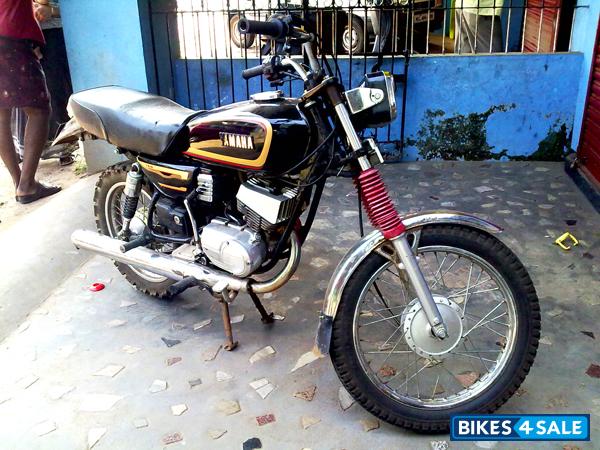 Black Yamaha RX 135 Black Yamaha RX 135