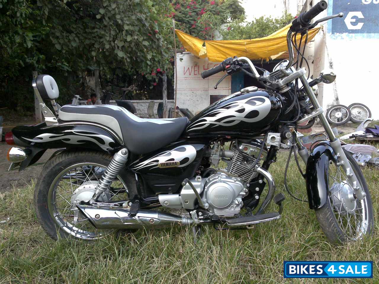 Black Yamaha Enticer