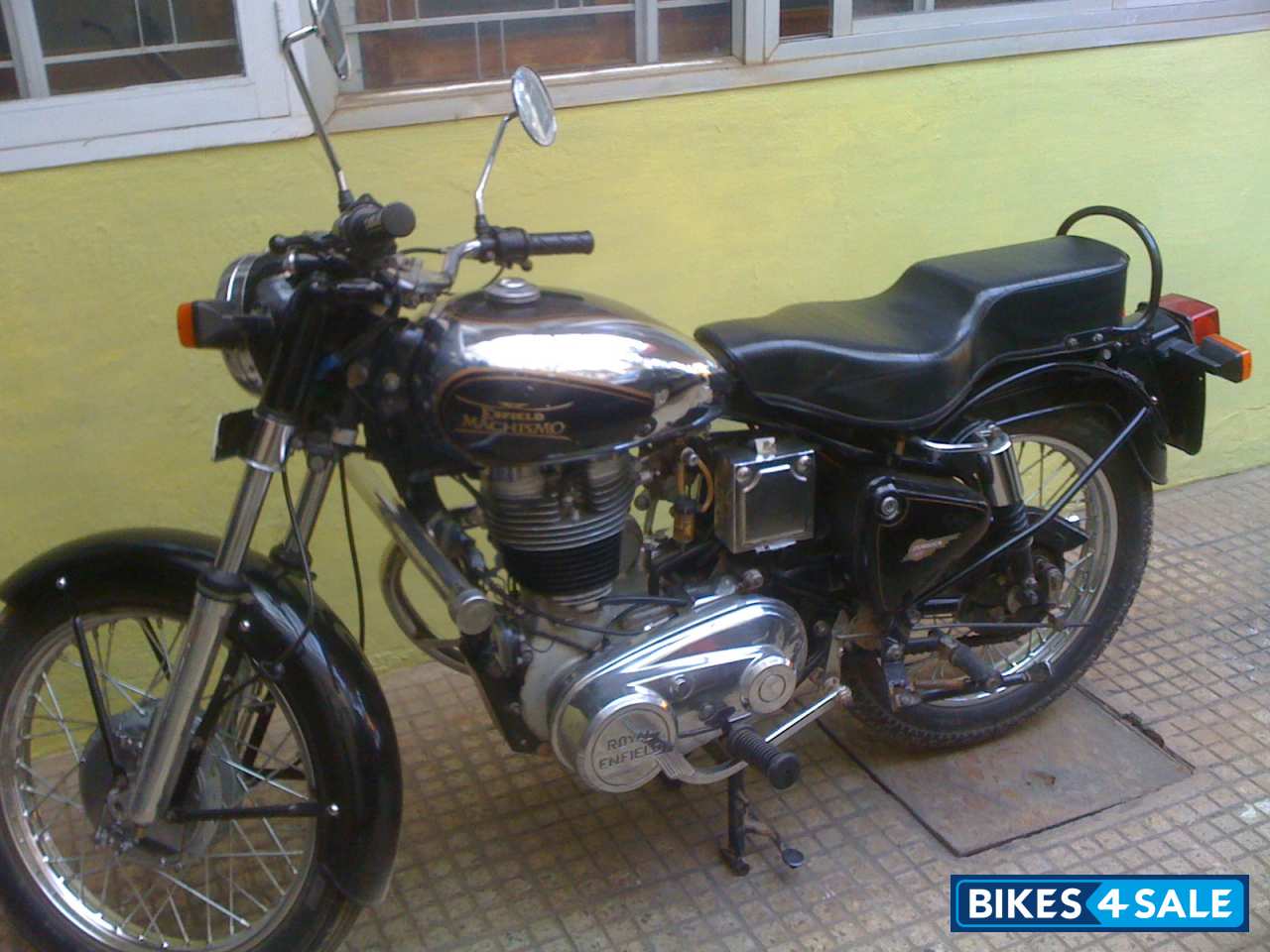 Black Royal Enfield Bullet Machismo A350