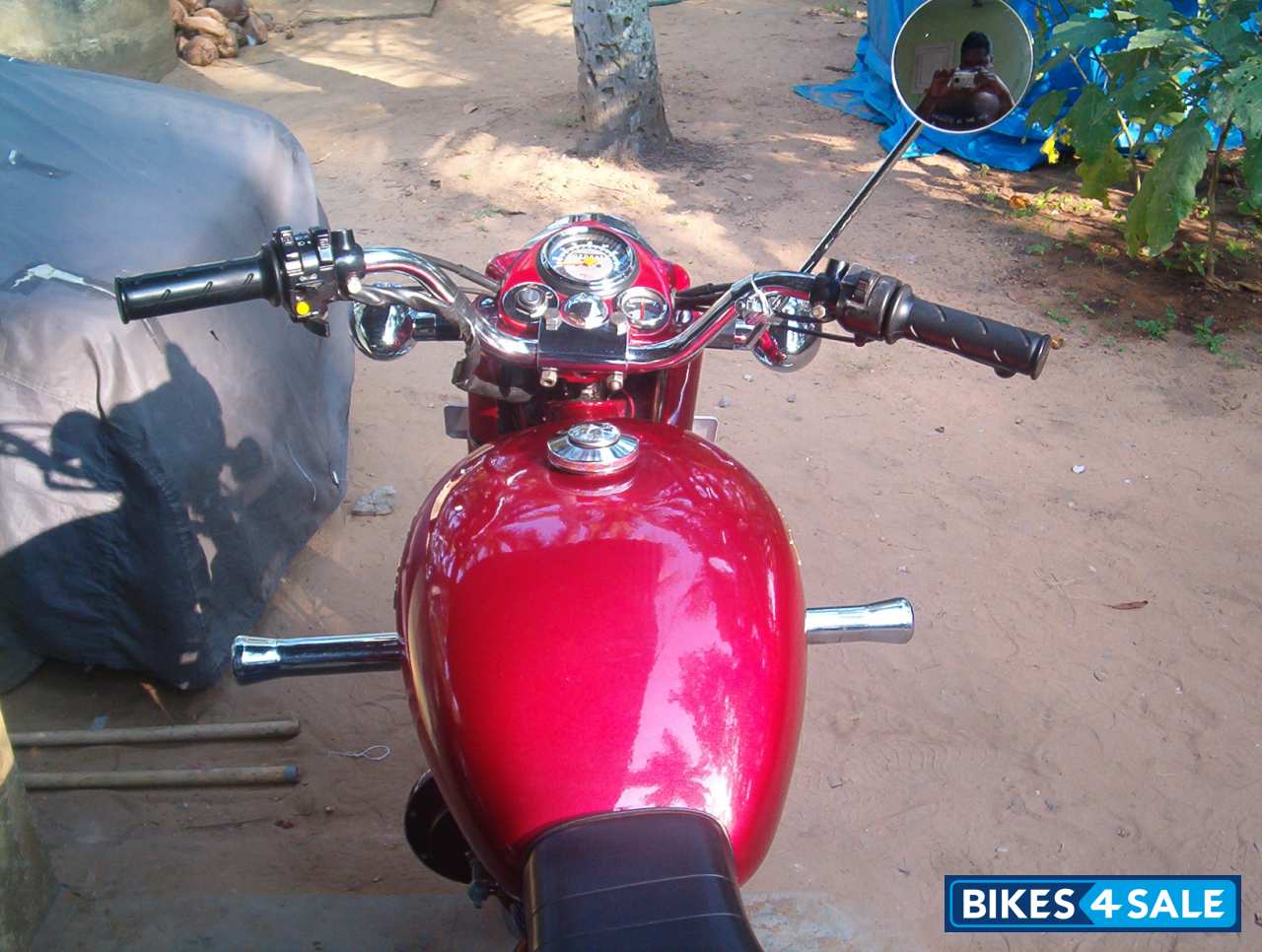 Red Royal Enfield Bullet Standard 350